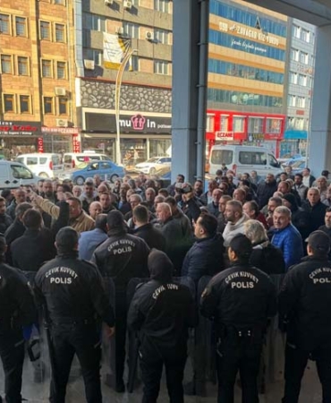 ZONGULDAK BELEDİYESİ'NİN RÜSUM ÜCRETLERİNE YAPTIĞI ZAM ESNAFA KONTAK KAPATTIRDI