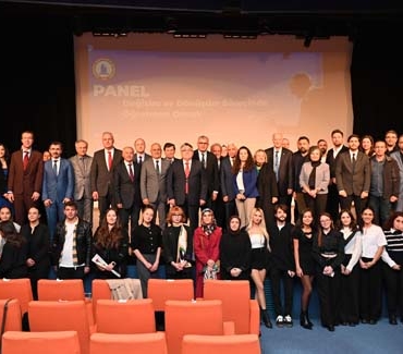 BEUN'DA "DEĞİŞİM VE DÖNÜŞÜM SÜRECİNDE ÖĞRETMEN OLMAK" BAŞLIKLI PANEL GERÇEKLEŞTİRİLDİ