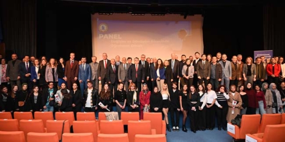 “Değişim ve Dönüşüm Sürecinde Öğretmen Olmak” Paneli Gerçekleştirildi