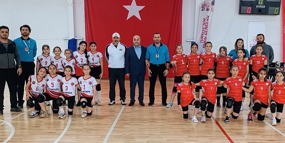 ALAPLI MERKEZ ORTAOKULU VOLEYBOL TAKIMI ZONGULDAK ŞAMPİYONASINDA