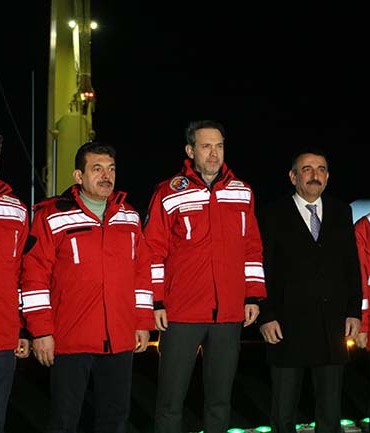 BAKAN BAYRAKTAR: "2025 YILININ İLK ÇEYREĞİNDE DOĞALGAZ ÜRETİMİNİ 9 MİLYON METREKÜPÜN ÜZERİNE ÇIKARMAYI HEDEFLİYORUZ" ENERJİ VE TABİİ KAYNAKLAR BAKANI ALPARSLAN BAYRAKTAR: "FATİH SONDAJ GEMİSİ YILIN İLK GÖREVİ OLARAK YENİ BİR LOK