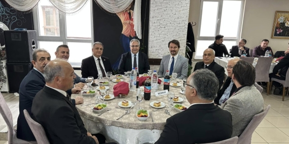 KAYMAKAM YAPICI GAZETECİLERLE BİR ARAYA GELDİ