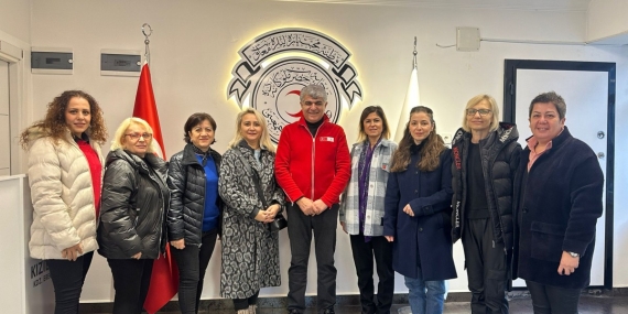 CHP KADIN KOLLARINDAN TÜRK KIZILAY KDZ.EREĞLİ ŞUBESİNE ZİYARET