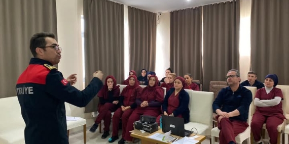 ALAPLI BELEDİYESİ İTFAİYESİNDEN KUZEY BAKIM MERKEZİ PERSONELİNE EĞİTİM