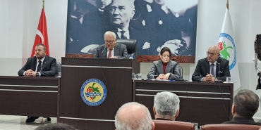 20250207-ak-parti-ile-hareket-eden-10-chp-belediye-meclis-uyesi-ve-ilce-baskani-hakkinda-disiplin-su-077accb6109924b77855