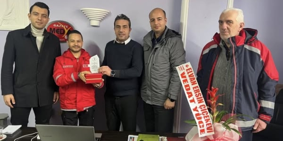KIZILAY’DAN PLAKET JESTİ…