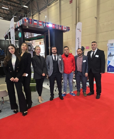 ef8a35af-7ff8-4d66-83c1-ac58bf9ee9f0