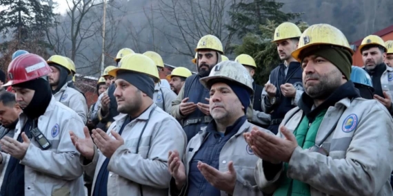 103 MADENCİ İÇİN ANMA TÖRENİ DÜZENLENDİ