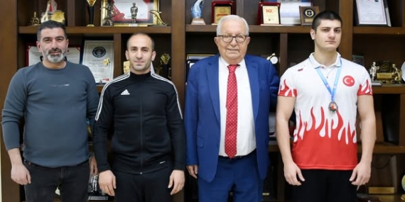 TÜRKİYE ŞAMPİYONUNDAN BAŞKAN POSBIYIK’A ZİYARET
