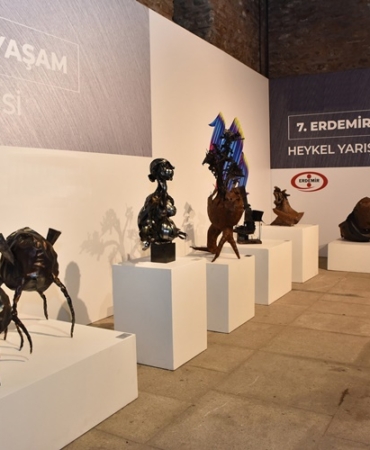 Erdemir_8inci_Celik_ve_Yasam_Heykel_Yarimasi_2