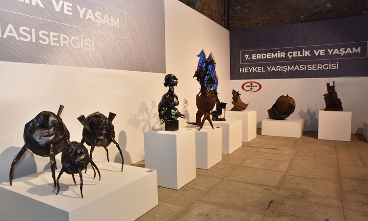 Erdemir_8inci_Celik_ve_Yasam_Heykel_Yarimasi_2
