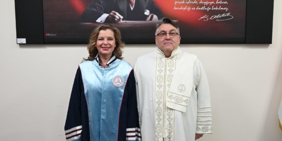GÜNER’DEN SONRA ŞOLT’TA, PROFÖSÖRLÜĞE YÜKSELDİ.