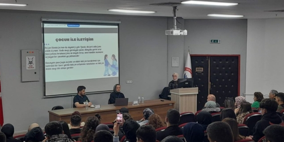DOLU DOLU KONFERANS GERÇEKLEŞTİRDİ.