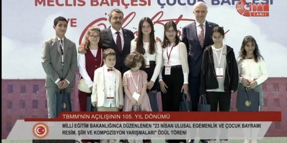 SUDE ERDOĞAN ÖDÜLÜNÜ MİLLİ EĞİTİM BAKANI TEKİN’İN ELİNDEN ALDI