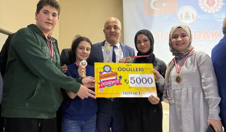 Picsart_25-04-19_18-30-49-131