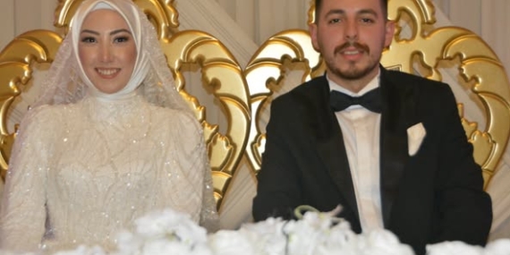Gelini Mehteran Takımı Eşliğinde Aldı