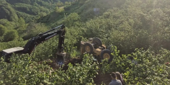 GÜMELİ’DE İŞ MAKİNESİ ŞARAMPOLE YUVARLANDI