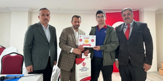 DİYANET BİLGİ YARIŞMASINDA DERECEYE GİRENLER ÖDÜLLENDİRİLDİ