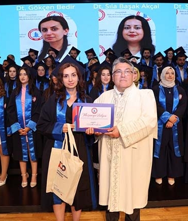 BEUN DİŞ HEKİMLERİNİ COŞKU VE GURURLA GELECEĞE UĞURLADI