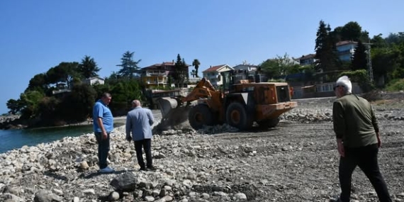 ALAPLI’DA İNCİVEZ SAHİLİNDE TEMİZLİK ÇALIŞMASI BAŞLATILDI