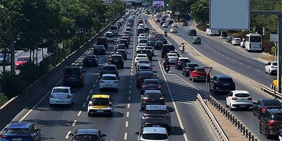Bayram Sonrası Trafik Kilitlendi