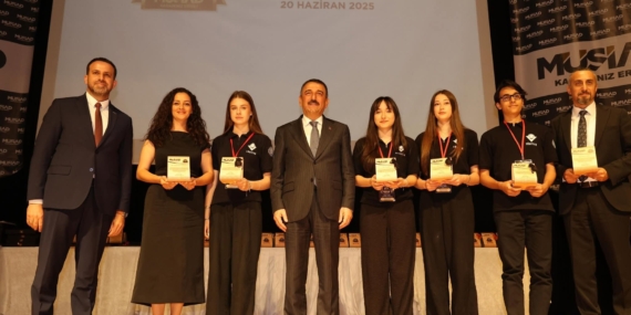 MÜSİAD BAŞARILI ÖĞRENCİLERİ ÖDÜLLENDİRDİ