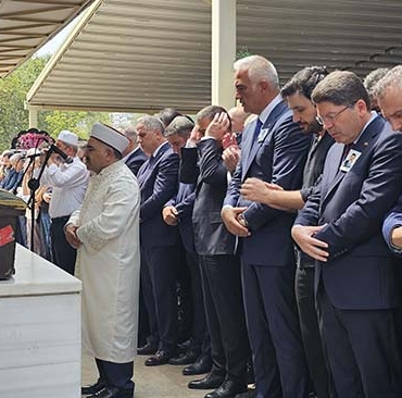 AK PARTİ ESKİ ZONGULDAK İL BAŞKANI ZEKİ TOSUN SON YOLCULUĞUNA UĞURLANDI