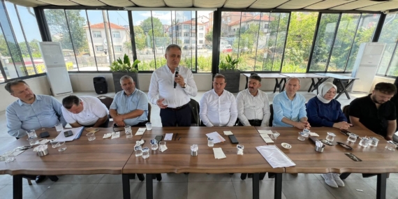 AK PARTİ MUHTARLARLA BULUŞTU