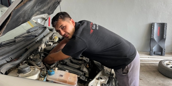 ÜNİVERSİTELİ MOTOR USTASI EMİR YÜKSEL ALAPLI’DA İŞYERİNİ AÇTI. 