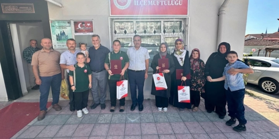 HAFIZLIK BELGELERİ TAKDİM EDİLDİ