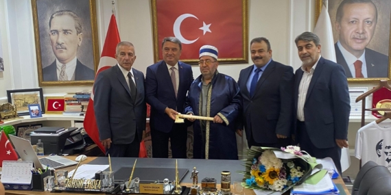 ZONGULDAK’TA YILIN AHİSİ SEÇİLEN YAVUZ’A BÜYÜK ONUR… TÜRKİYE’DE YILIN EN İYİ 3 AHİSİNDEN BİRİ OLDU.