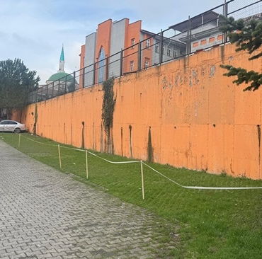 ALAPLI TOKİ İLK VE ORTAOKULU'NDA İSTİNAT DUVARINDA ÇÖKME TEHLİKESİ