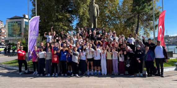 200 SPORCU ALAPLI SAHİL DE YARIŞTI.